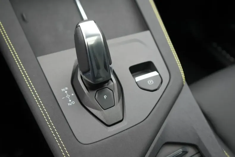 Lynk&Co 01 din 2025 cu 10.425 km - oferta LYN149185 - foto 22