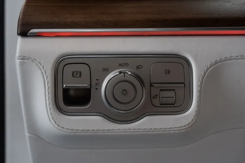 Mercedes-Benz GLS 600 din 2022 cu 3.449 km - oferta MER149189 - foto 30