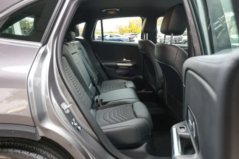 Mercedes-Benz GLA 180 din 2024 cu 9.093 km - oferta MER149251 - foto 4