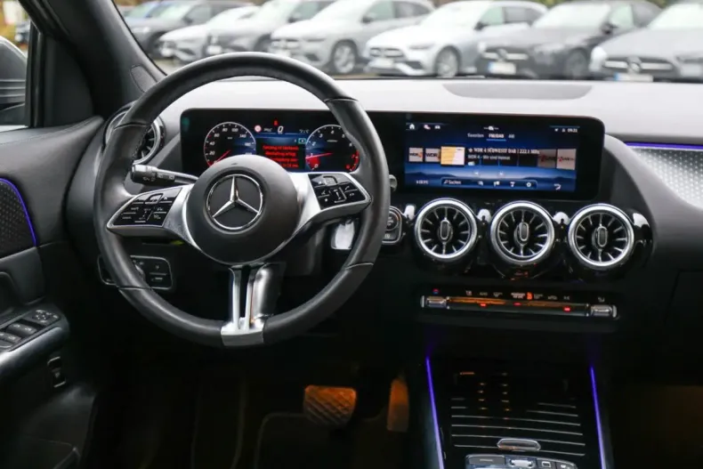 Mercedes-Benz GLA 180 din 2024 cu 9.093 km - oferta MER149251 - foto 7