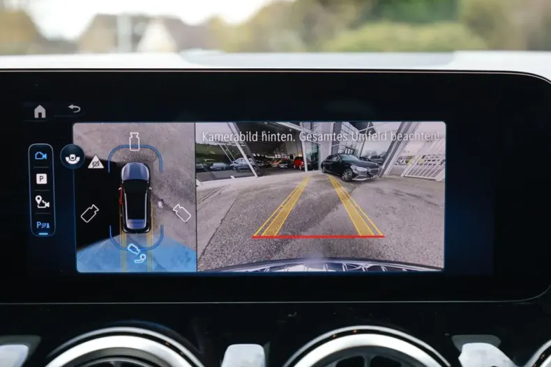 Mercedes-Benz GLA 180 din 2024 cu 9.093 km - oferta MER149251 - foto 12