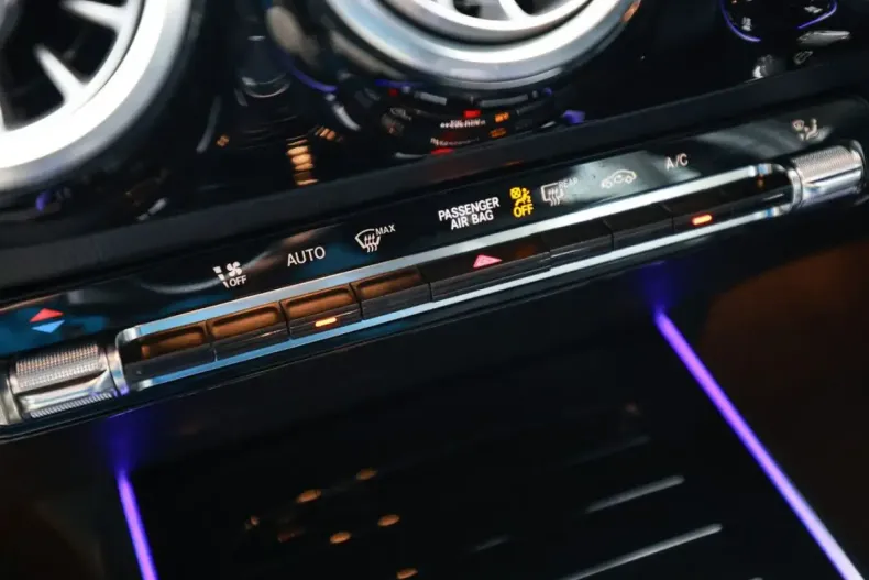 Mercedes-Benz GLA 180 din 2024 cu 9.093 km - oferta MER149251 - foto 13