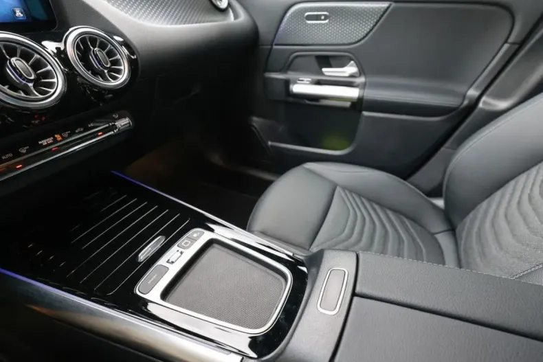 Mercedes-Benz GLA 180 din 2024 cu 9.093 km - oferta MER149251 - foto 15