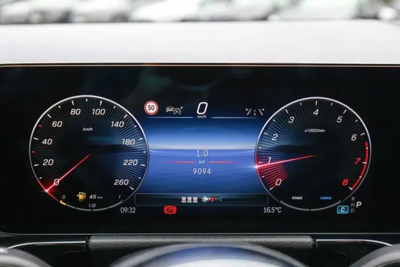 Mercedes-Benz GLA 180 din 2024 cu 9.093 km - oferta MER149251 - foto 17