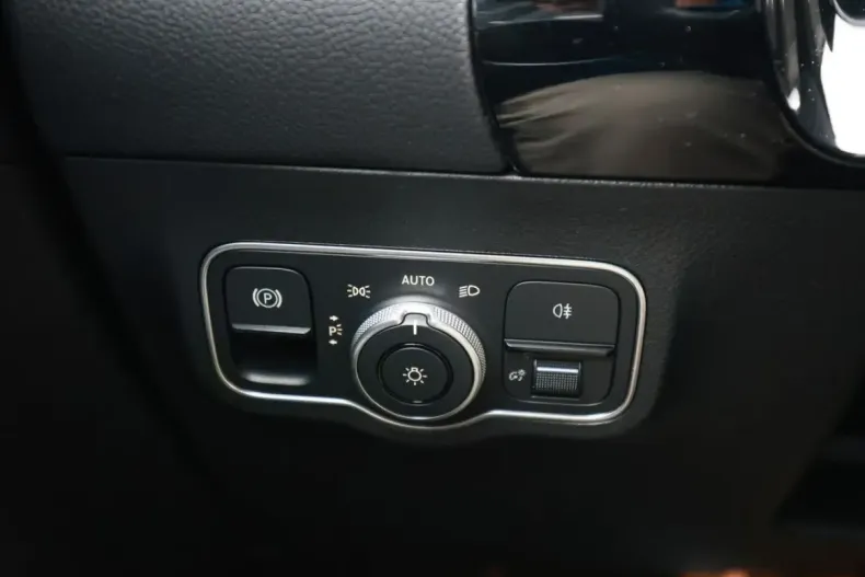 Mercedes-Benz GLA 180 din 2024 cu 9.093 km - oferta MER149251 - foto 22