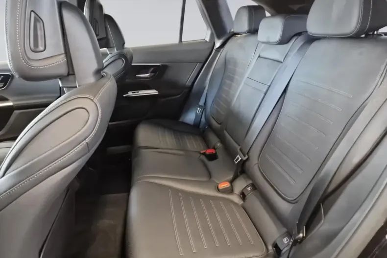 Mercedes-Benz GLC 200 din 2025 cu 8.873 km - oferta MER149255 - foto 11