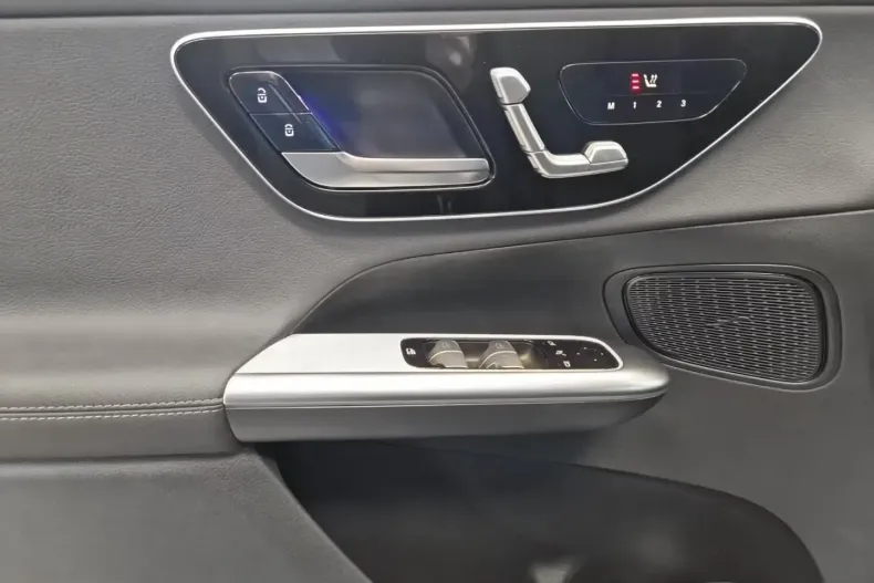 Mercedes-Benz GLC 200 din 2025 cu 8.873 km - oferta MER149255 - foto 14