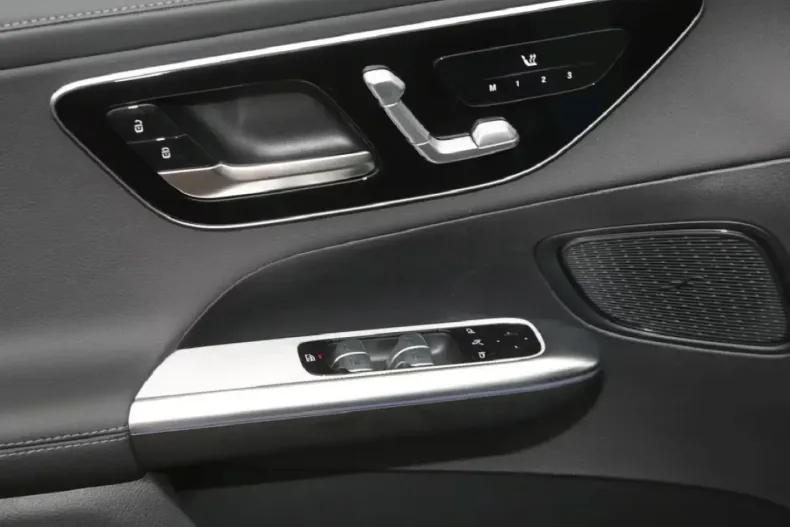 Mercedes-Benz GLC 200 din 2025 cu 15.000 km - oferta MER149266 - foto 6