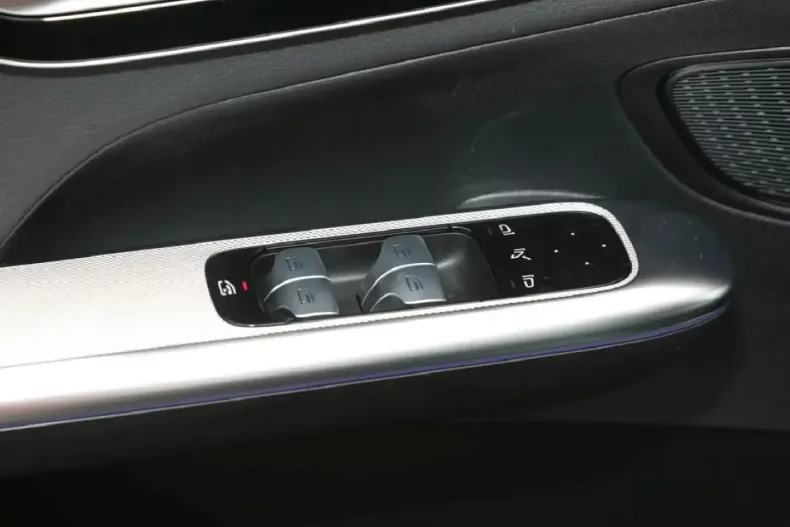 Mercedes-Benz GLC 200 din 2025 cu 15.000 km - oferta MER149266 - foto 11