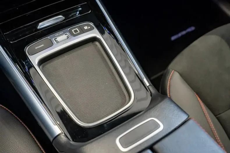 Mercedes-Benz GLA 200 din 2024 cu 13.358 km - oferta MER149274 - foto 11