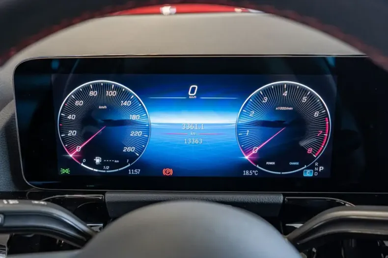 Mercedes-Benz GLA 200 din 2024 cu 13.358 km - oferta MER149274 - foto 12