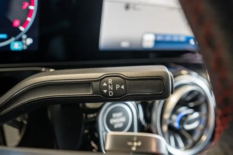 Mercedes-Benz GLA 200 din 2024 cu 13.358 km - oferta MER149274 - foto 16