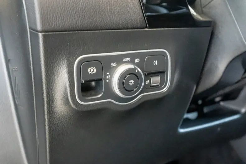 Mercedes-Benz GLA 200 din 2024 cu 13.358 km - oferta MER149274 - foto 17