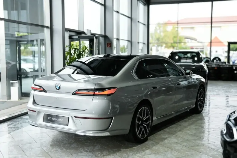 BMW 740 din 2024 cu 17.800 km - oferta BMW149285 - foto 6