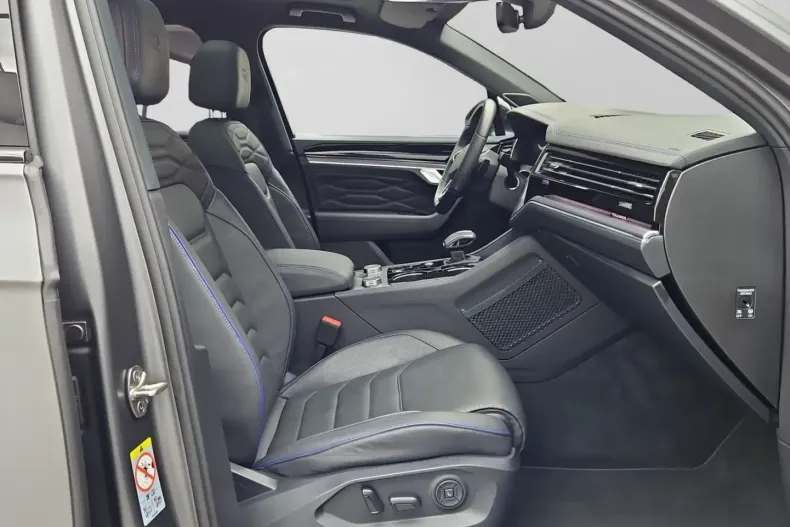 Volkswagen Touareg din 2024 cu 49.652 km - oferta VOL149329 - foto 3