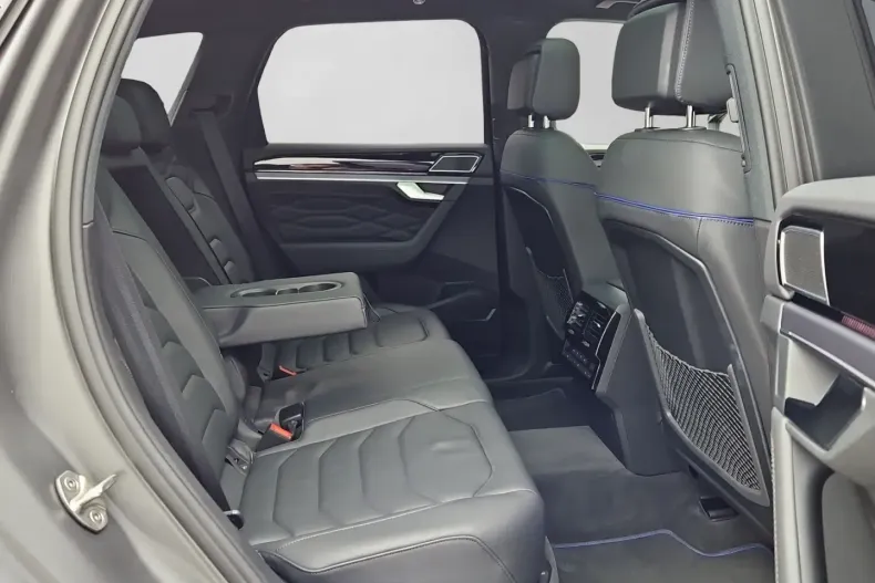 Volkswagen Touareg din 2024 cu 49.652 km - oferta VOL149329 - foto 5