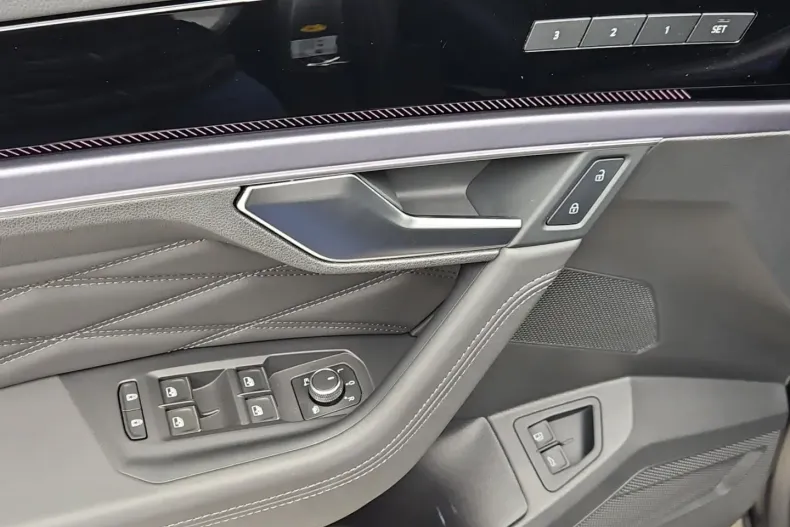 Volkswagen Touareg din 2024 cu 49.652 km - oferta VOL149329 - foto 7