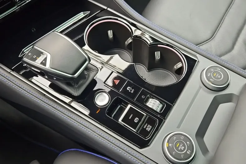 Volkswagen Touareg din 2024 cu 49.652 km - oferta VOL149329 - foto 10