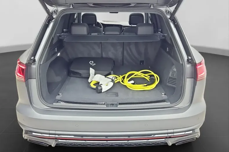 Volkswagen Touareg din 2024 cu 49.652 km - oferta VOL149329 - foto 15