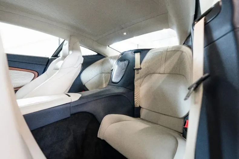 Aston Martin DB12 din 2024 cu 2.444 km - oferta AST149357 - foto 11