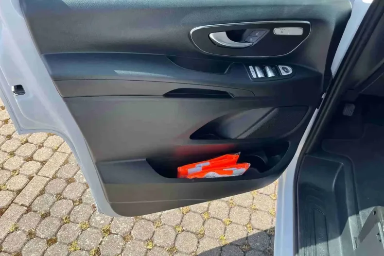 Mercedes-Benz Vito din 2023 cu 22.990 km - oferta MER149358 - foto 14