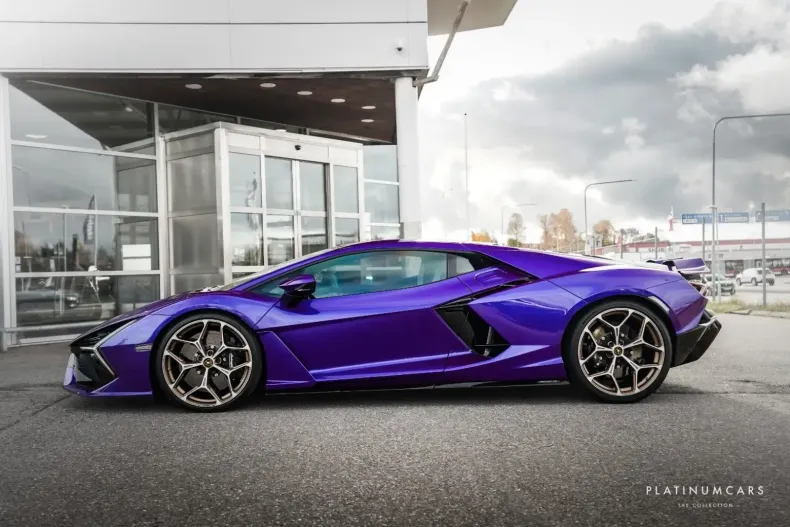 Lamborghini Revuelto din 2024 cu 5.900 km - oferta LAM149366 - foto 1