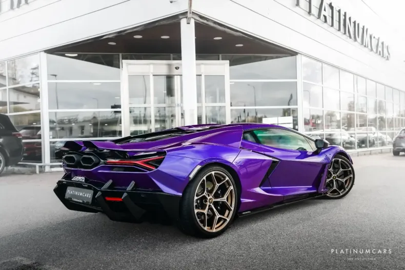 Lamborghini Revuelto din 2024 cu 5.900 km - oferta LAM149366 - foto 5