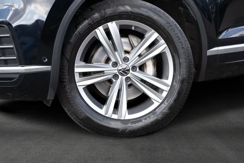 Volkswagen Touareg din 2022 cu 70.400 km - oferta VOL149378 - foto 4