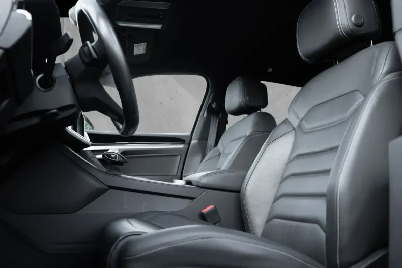 Volkswagen Touareg din 2022 cu 70.400 km - oferta VOL149378 - foto 6