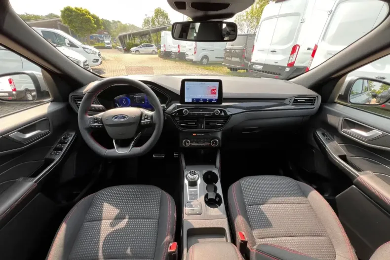 Ford Kuga din 2023 cu 2.187 km - oferta FOR149485 - foto 12