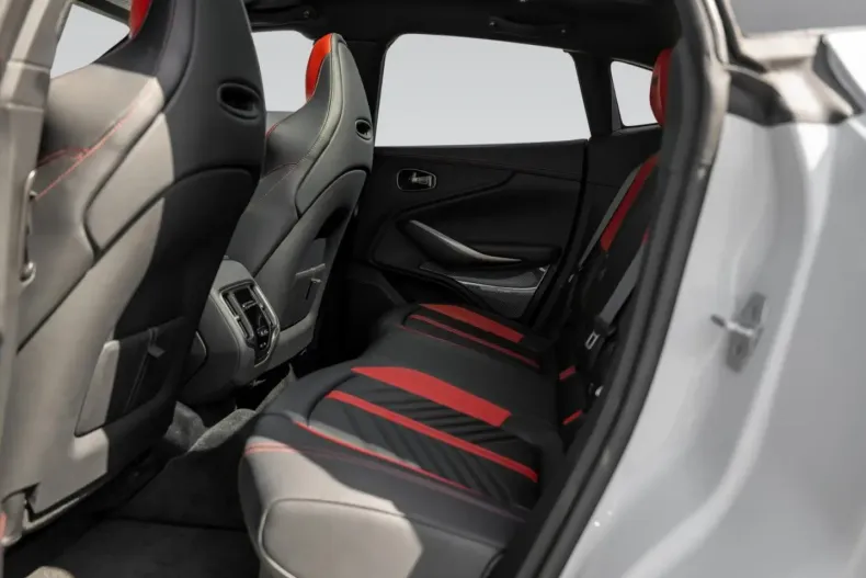 Aston Martin DBX din 2024 cu 5.100 km - oferta AST149555 - foto 25