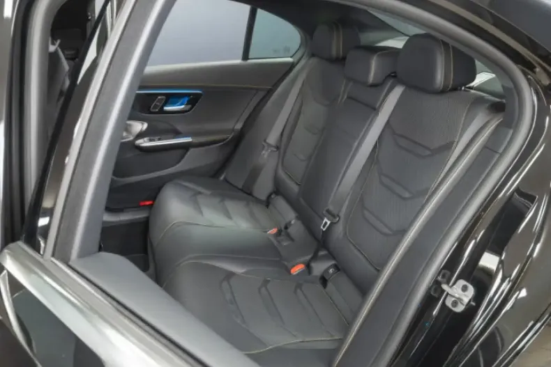 Mercedes-Benz C 63 AMG din 2024 cu 12.454 km - oferta MER149582 - foto 21