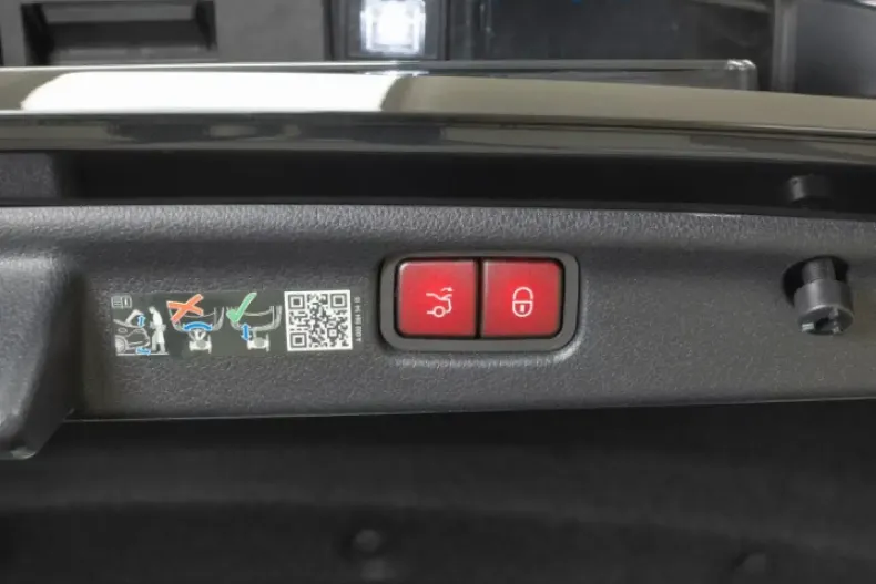 Mercedes-Benz C 63 AMG din 2024 cu 12.454 km - oferta MER149582 - foto 26