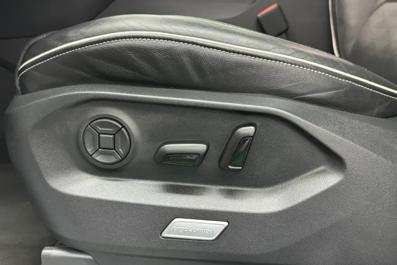 Volkswagen Touareg din 2020 cu 61.342 km - oferta VOL149589 - foto 16