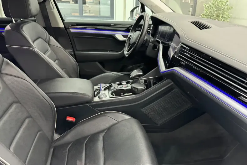 Volkswagen Touareg din 2020 cu 61.342 km - oferta VOL149589 - foto 26