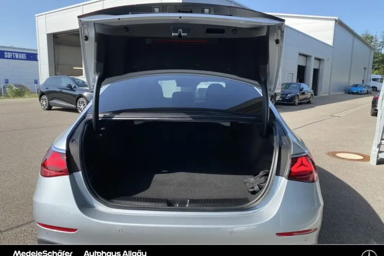 Mercedes-Benz E 400 din 2024 cu 14.107 km - oferta MER149599 - foto 7