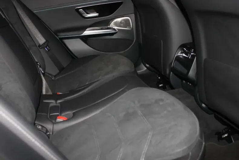 Mercedes-Benz E 300 din 2024 cu 17.630 km - oferta MER149600 - foto 10