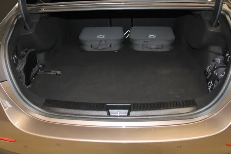 Mercedes-Benz E 300 din 2024 cu 17.630 km - oferta MER149600 - foto 12