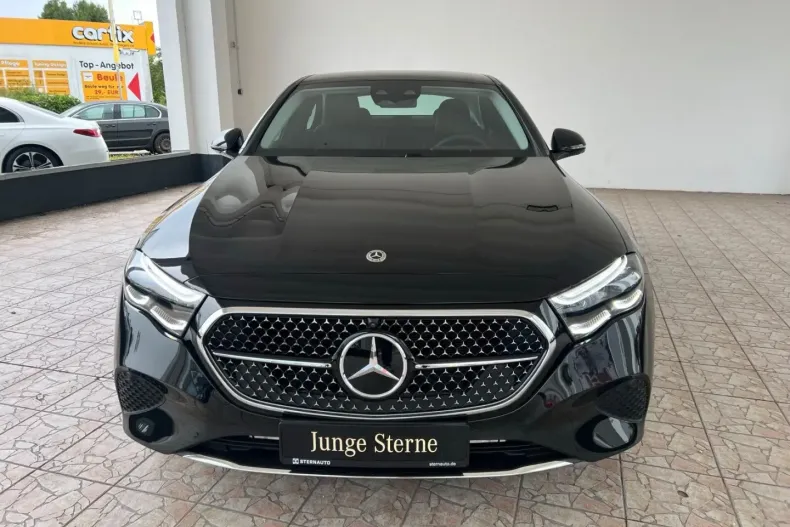 Mercedes-Benz E 400 din 2024 cu 4.396 km - oferta MER149602 - foto 1