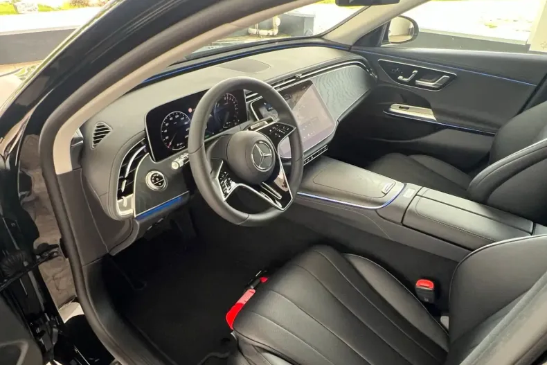 Mercedes-Benz E 400 din 2024 cu 4.396 km - oferta MER149602 - foto 8