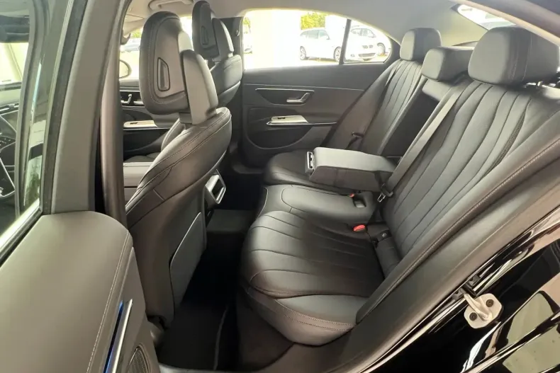 Mercedes-Benz E 400 din 2024 cu 4.396 km - oferta MER149602 - foto 16