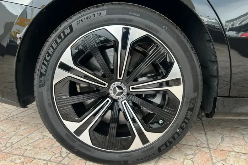 Mercedes-Benz E 400 din 2024 cu 4.396 km - oferta MER149602 - foto 20