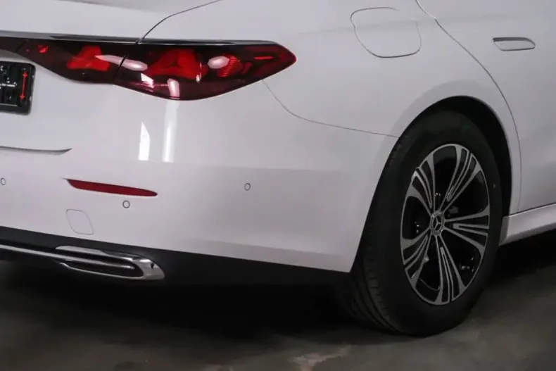 Mercedes-Benz E 200 din 2024 cu 11.689 km - oferta MER149611 - foto 3