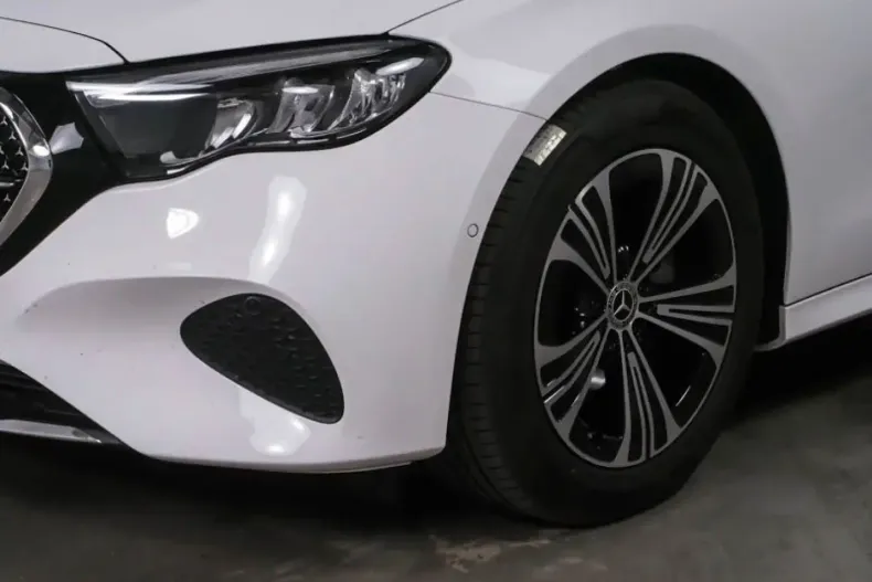 Mercedes-Benz E 200 din 2024 cu 11.689 km - oferta MER149611 - foto 4