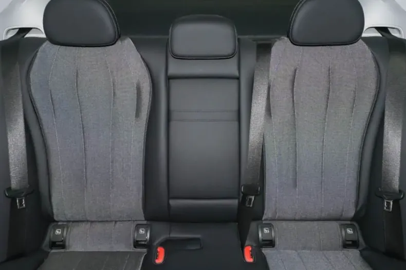 Mercedes-Benz E 200 din 2024 cu 11.689 km - oferta MER149611 - foto 6