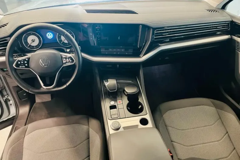 Volkswagen Touareg din 2023 cu 8.900 km - oferta VOL149616 - foto 9