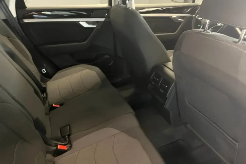 Volkswagen Touareg din 2023 cu 8.900 km - oferta VOL149616 - foto 13