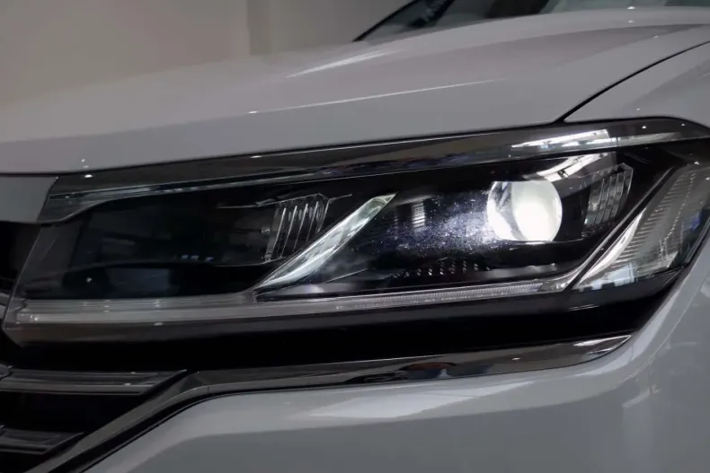 Volkswagen Touareg din 2022 cu 83.110 km - oferta VOL149619 - foto 4