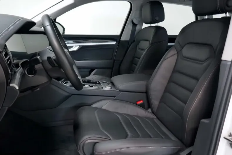 Volkswagen Touareg din 2022 cu 83.110 km - oferta VOL149619 - foto 6