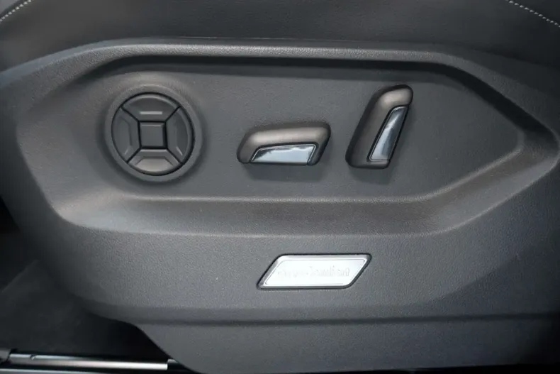 Volkswagen Touareg din 2022 cu 83.110 km - oferta VOL149619 - foto 7